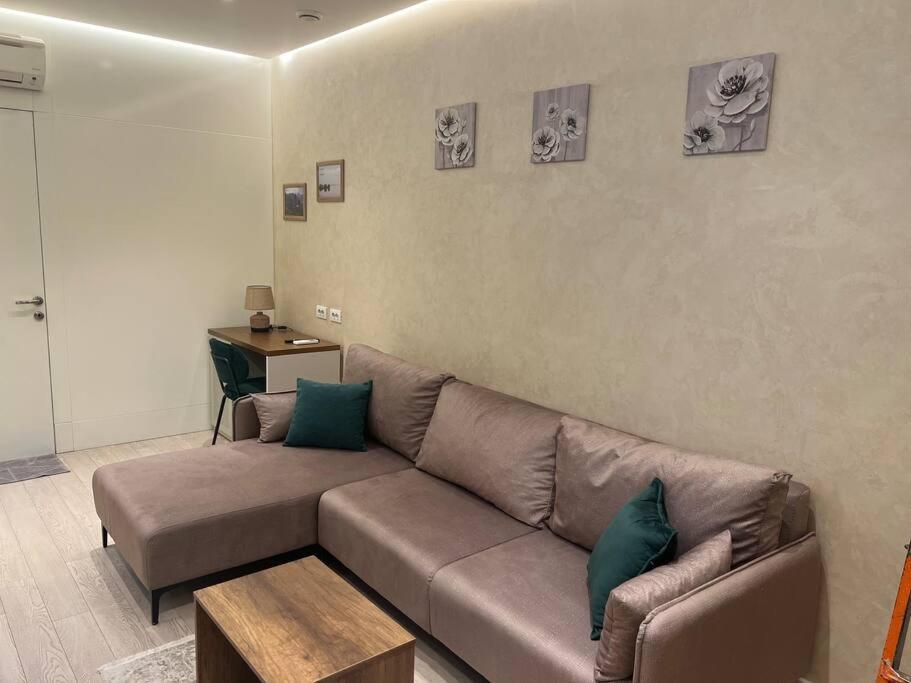Rentapt Tirana Apartment ภายนอก รูปภาพ